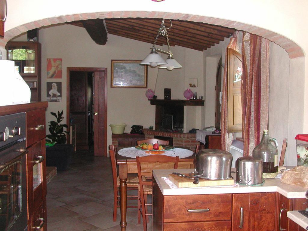 Casale Il Colombaio Di Toiano Guest House Valli ภายนอก รูปภาพ