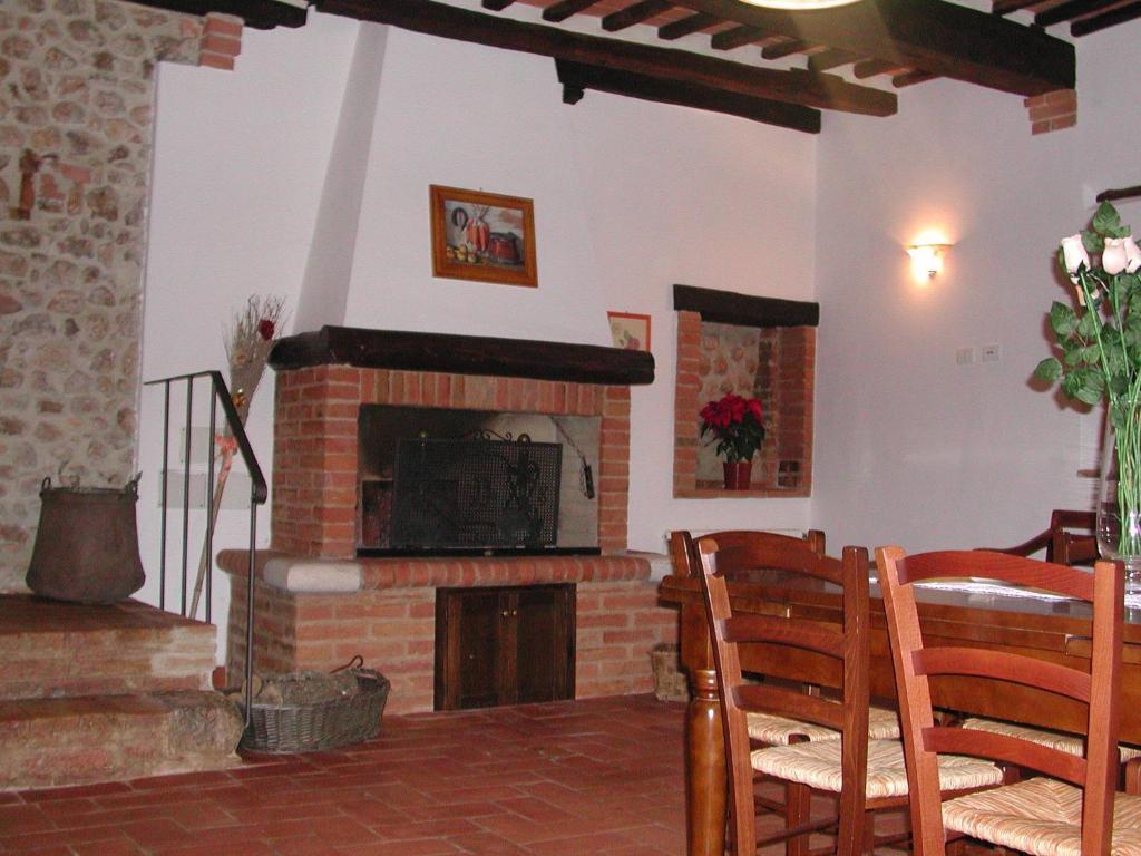 Casale Il Colombaio Di Toiano Guest House Valli ภายนอก รูปภาพ